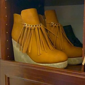 Wedges with tassels